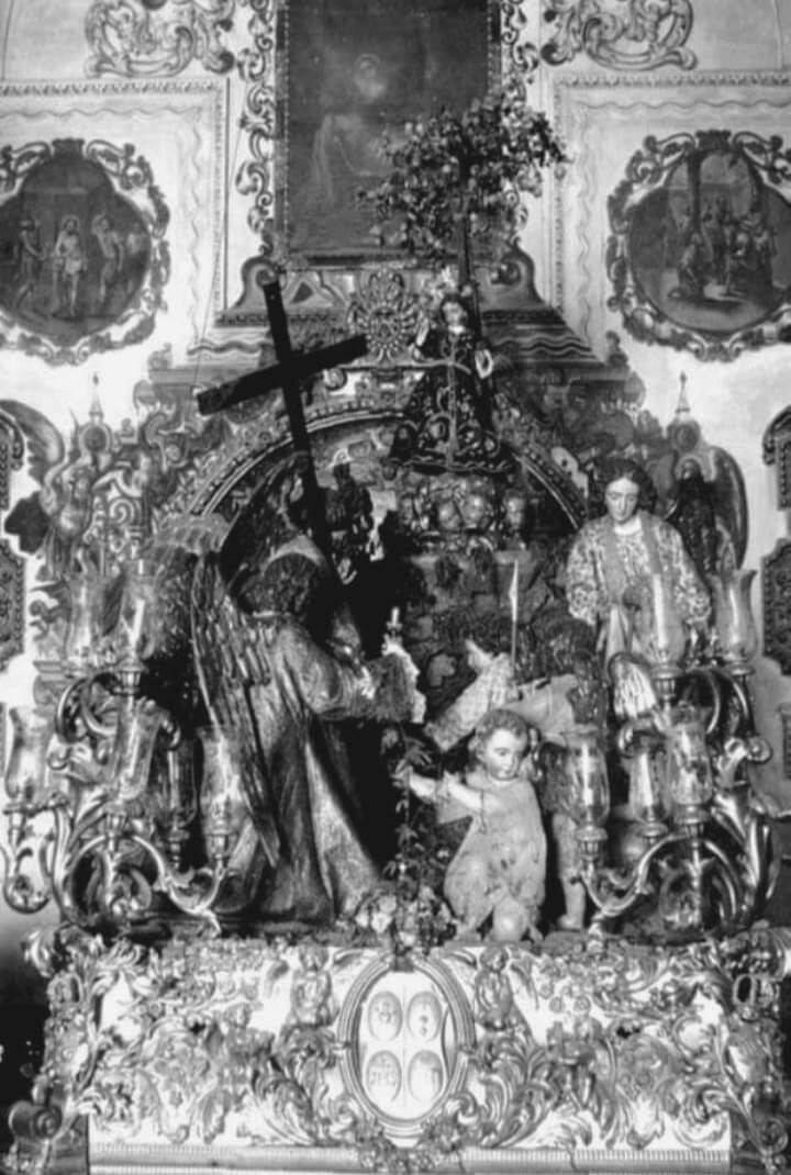 El Ángel Servita, a la derecha, en el paso simbólico del Dulce Nombre de Jesús sevillano. 