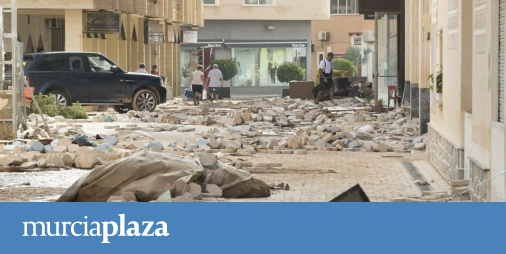 Los Alc Zares Desatasca De Lodo El Parking P Blico Inutilizado Desde