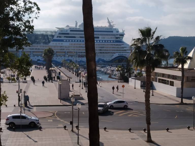 'El crucero 'Aída', en Cartagena. Foto: DIEGO SÁNCHEZ