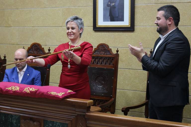 Teresa García, en su toma de posesión como alcaldesa de Calasparra. Foto: PSRM-PSOE