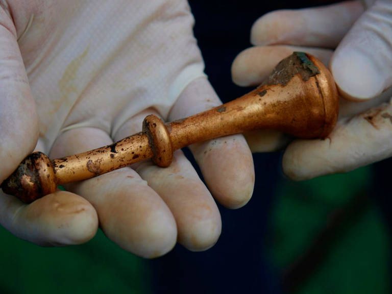 Maja del almírez de oro recuperado. Foto: Página web del ARQUA