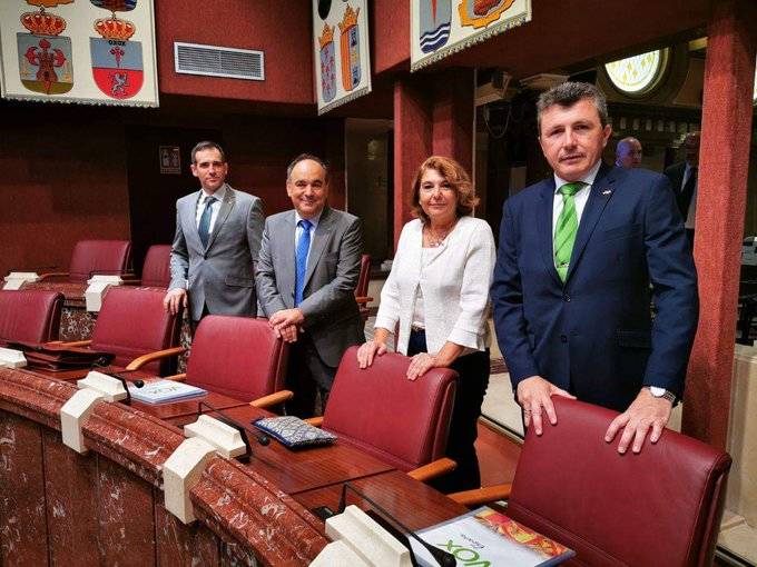 Los cuatro diputados, al inicio de la legislatura. Sólo Pascual Salvador (a la derecha) está al margen de las expulsiones. Foto: VOX