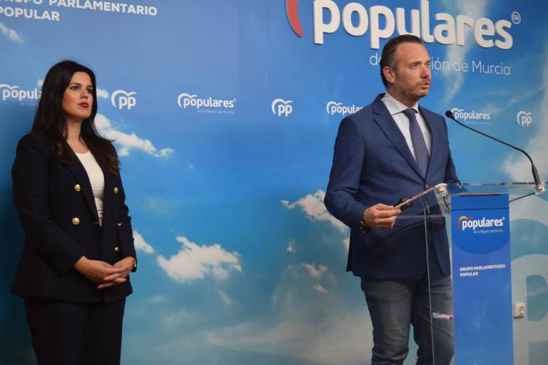 Los diputados del PP Joaquín Segado y Miriam Guardiola. Foto: PPRM
