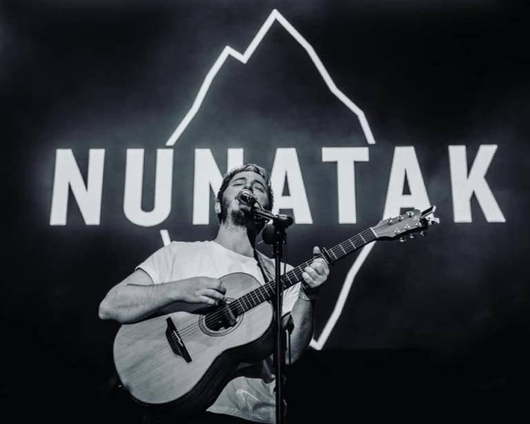 Adrián Gutiérrez: "El éxito es vivir de la música; pocas bandas lo pueden  hacer y aún no es el caso de Nunatak" - Murciaplaza