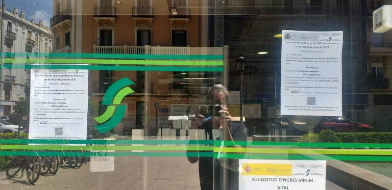 Oficina cerrada de la Seguridad Social en Valencia después del confinamiento. 