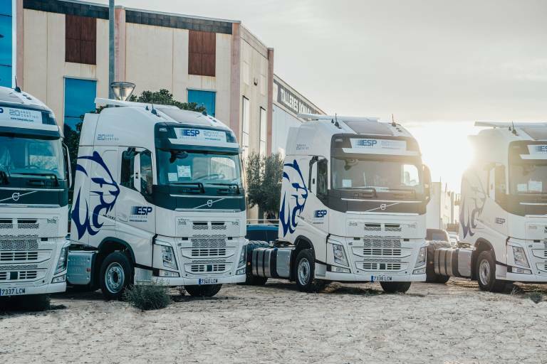 Camiones de ESP Solutions en su sede de Ceutí, en Murcia