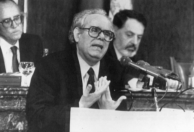 Carlos Collado, en 1993, durante el debate de la moción de censura. Foto: EFE