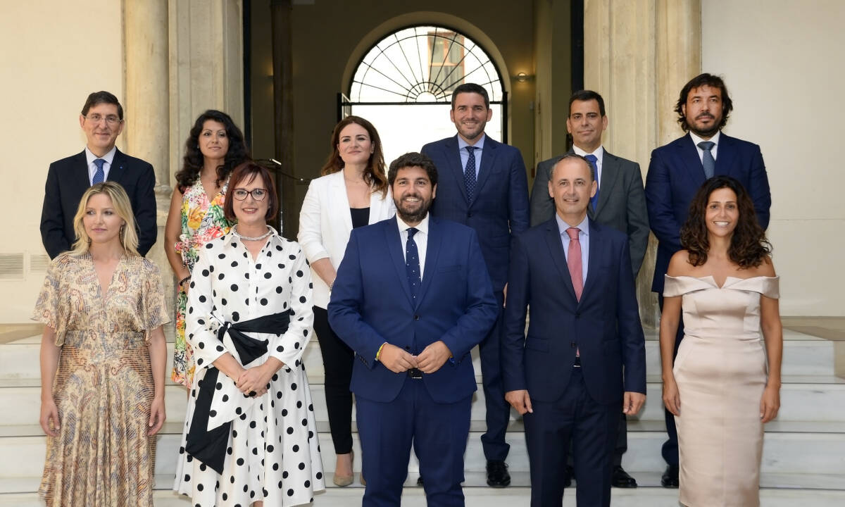 Foto de familia del Gobierno de coalición, en 2019. Foto: CARM