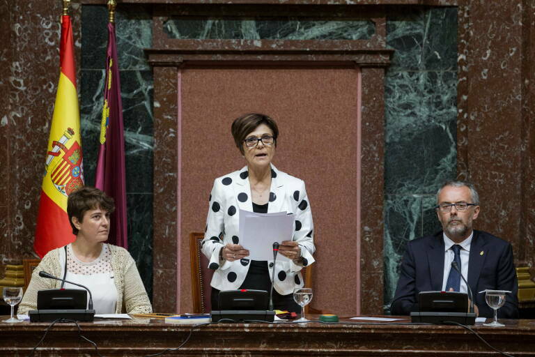  Rosa Peñalver, en 2015, el día que fue investida presidenta de la Asamblea. Foto: MARCIAL GUILLÉN (EFE)