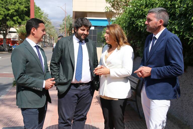 Fernando López Miras y Antonio Luengo, en mayo, junto con el presidente de la Diputación de Almería, Javier Aureliano García, y la consejera de Agricultura andaluza, Carmen Crespo. Foto: EUROPA PRESS