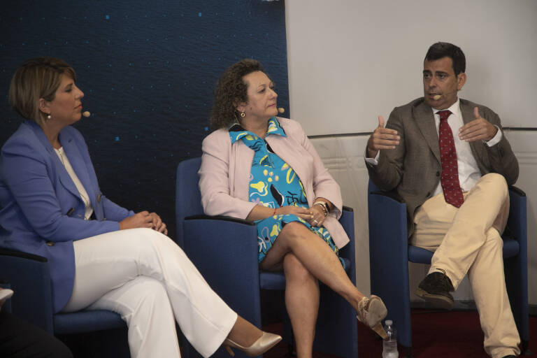 Noelia Arroyo, Yolanda Muñoz y José Ramón Díez de Revenga. Foto: LA ROCA