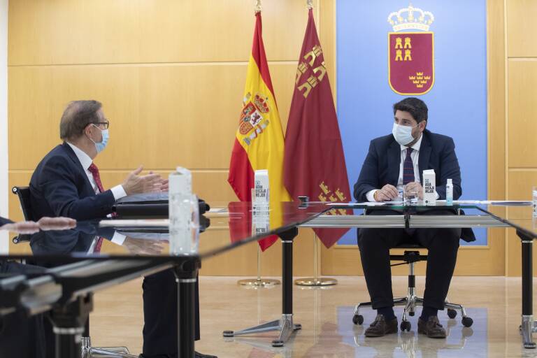 El presidente murciano, Fernando López Miras, recibió en 2021 al presidente de Ferrmed, Joan Amorós. Foto: CARM