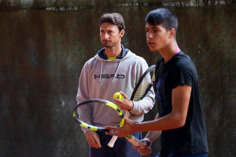 Carlos Alcaraz Garfia, en primer plano; Juan Carlos Ferrero detrás de él. Foto: MP