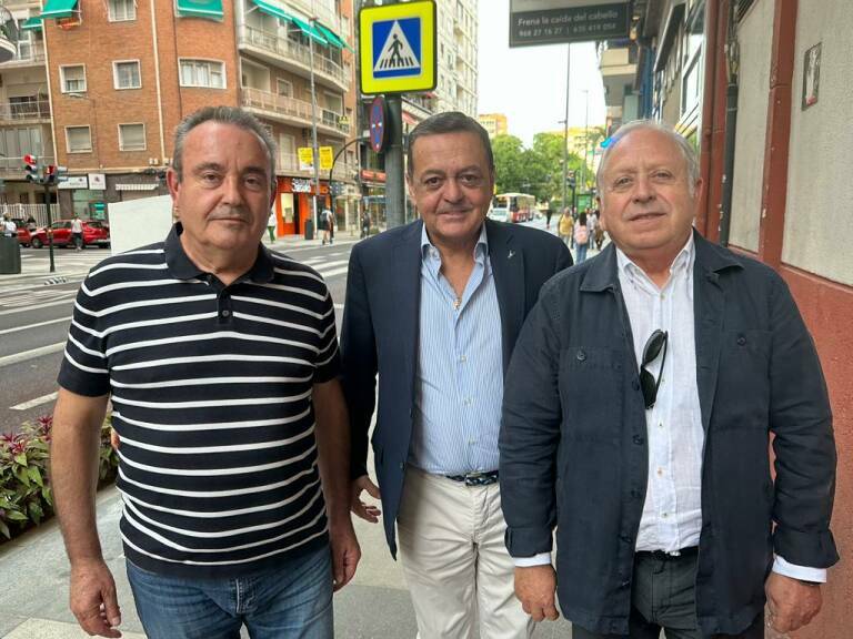  El presidente de CROEM, José Mª Albarracín, y los secretarios generales de UGT y CCOO, Antonio Jiménez y Santiago Navarro, respectivamente. Foto: CROEM 