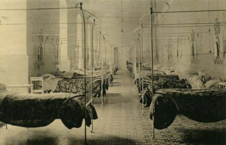 Interior del Hospital de Caridad de Cartagena (1910). Fuente: Santi García