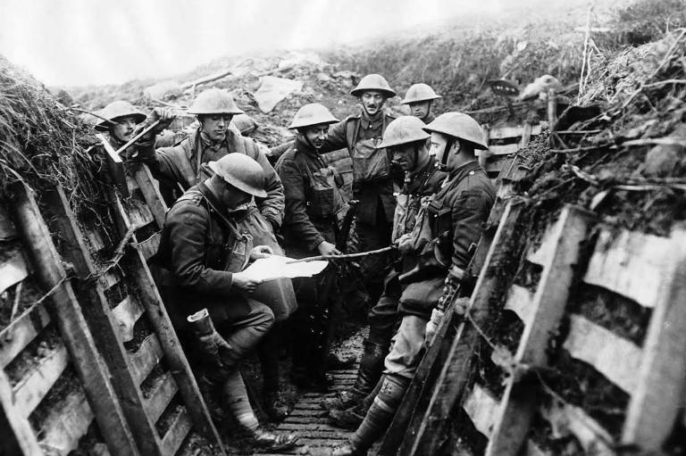  Soldados en una trinchera en la I Guerra Mundial.