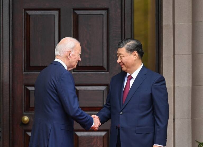 Joe Biden (i), junto a su homólogo de China, Xi Jinping (d). Foto: RAO AIMIN/XINGUA NEWS/CONTACTOPHOTO