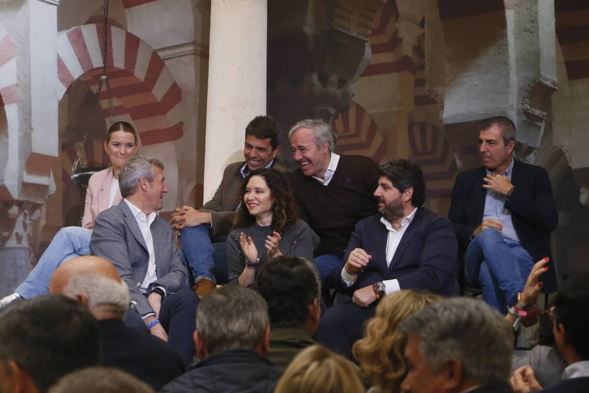 Mazón, junto a otros dirigentes autonómicos. Foto: EP/Madero Cubero